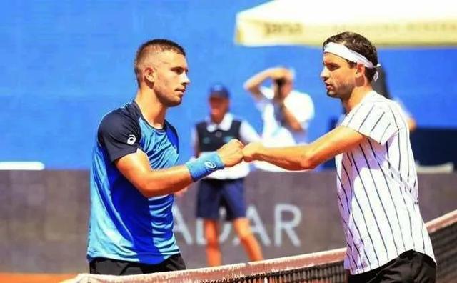 被推上了台 被推上了台